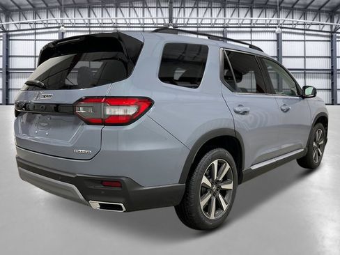 New 2025 Honda Pilot Touring image 8