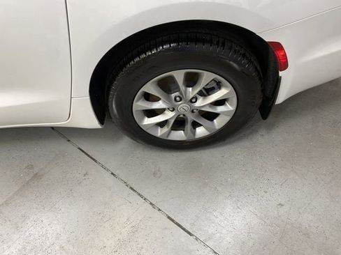 Used 2026 Chrysler Pacifica Select AWD/4WD image 12