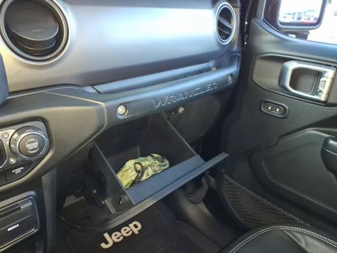 Used 2019 Jeep Wrangler Sport AWD/4WD image 27