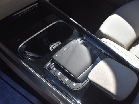 Used 2022 Mercedes-Benz GLB 250 4MATIC image 29