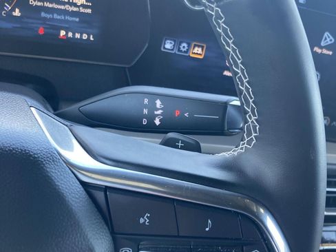 Used 2025 Chevrolet Traverse LT FWD image 20