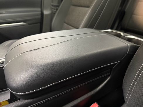 Certified 2025 Chevrolet Traverse LT w/ Sun and Wheel Package image 40