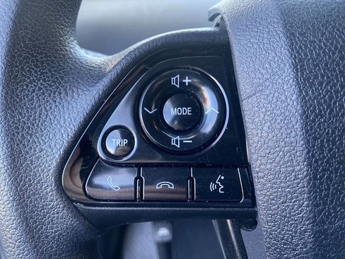 Used 2022 Toyota Prius LE image 19