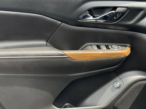 Used 2018 GMC Acadia SLE AWD/4WD image 14