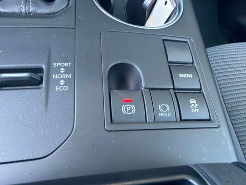 Used 2023 Toyota Highlander L FWD image 18