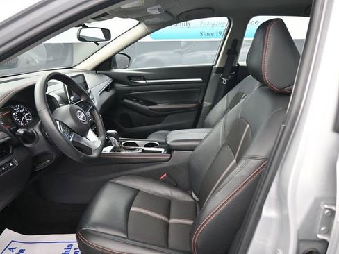 Used 2025 Nissan Altima 2.5 SR image 11