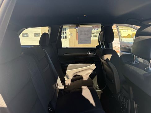 Used 2018 Jeep Grand Cherokee Laredo image 49