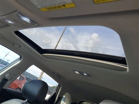 Used 2020 Kia Niro Touring image 10