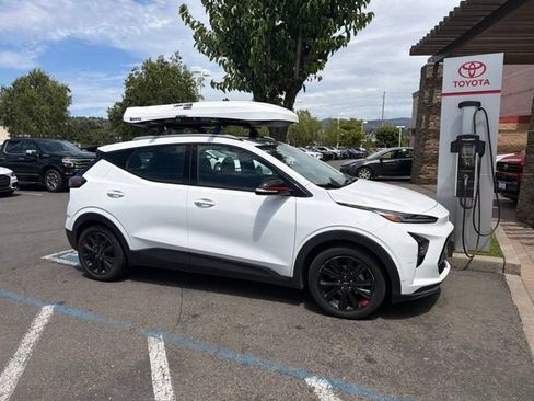 Used 2023 Chevrolet Bolt EUV LT w/ Convenience Package FWD image 3