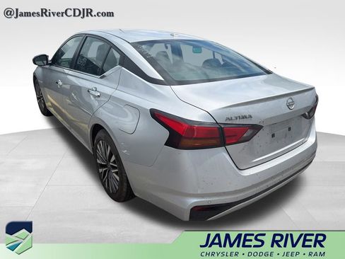 Used 2024 Nissan Altima 2.5 SV FWD image 7