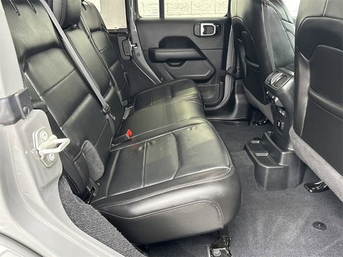 Used 2023 Jeep Wrangler Altitude image 15