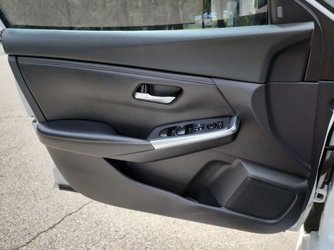 Used 2021 Nissan Sentra SR FWD image 12