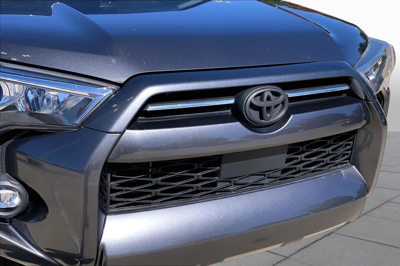 Used 2021 Toyota 4Runner SR5 Premium w/ Moonroof Package AWD/4WD image 32