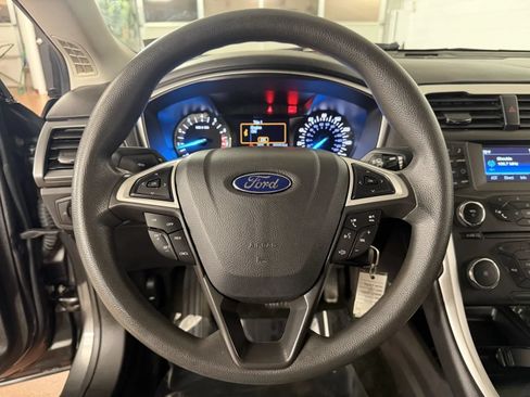 Used 2015 Ford Fusion SE FWD image 19