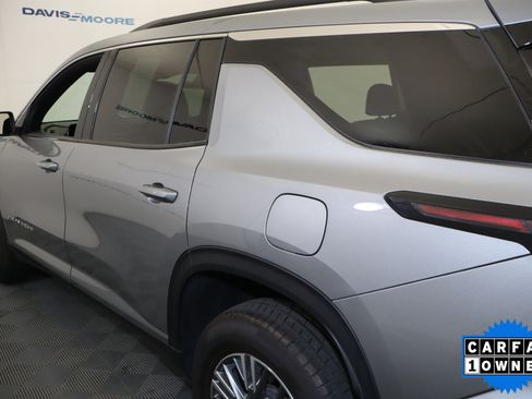 Used 2024 Chevrolet Traverse LT FWD image 11