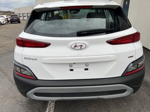 Used 2023 Hyundai Kona SE image 4