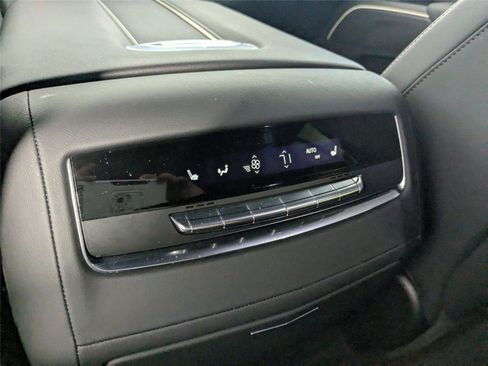 Used 2023 Cadillac Escalade ESV Premium Luxury image 34