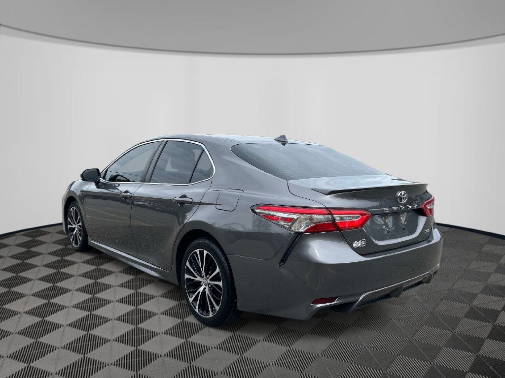 Used 2019 Toyota Camry SE FWD image 3