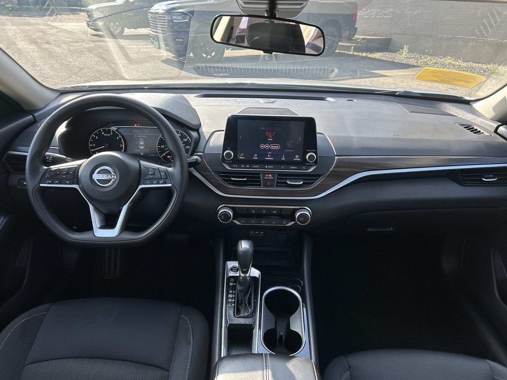 Certified 2024 Nissan Altima 2.5 SV FWD image 19