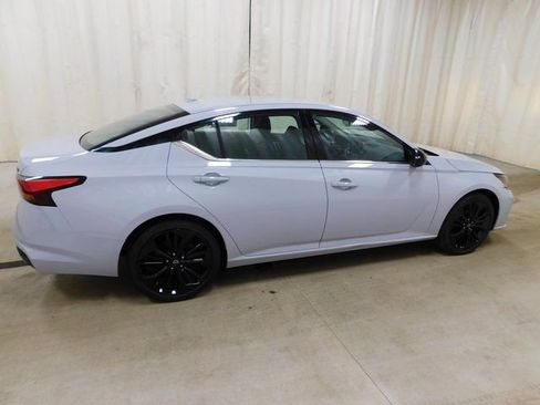 Used 2024 Nissan Altima 2.5 SR image 3
