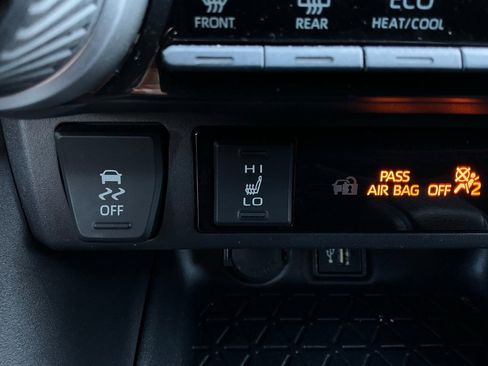 Used 2025 Toyota RAV4 XLE image 28