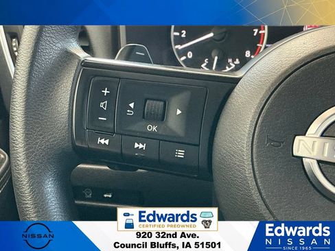Used 2024 Nissan Rogue SV AWD/4WD image 19