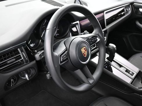 Certified 2025 Porsche Macan AWD/4WD image 16