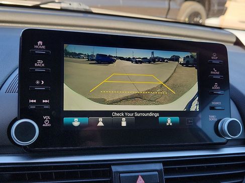 Used 2021 Honda Accord Touring image 8