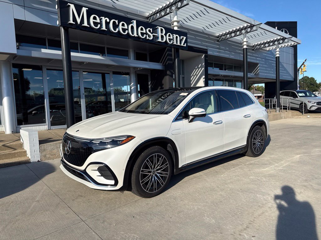 Used 2023 Mercedes-Benz EQS 580 4MATIC SUV image 1