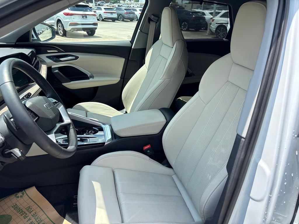 Used 2025 Audi Q5 Premium Plus w/ Premium Plus AWD/4WD image 17