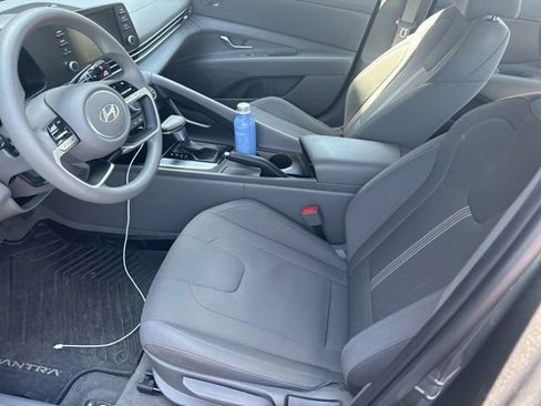 Certified 2024 Hyundai Elantra SE FWD image 5