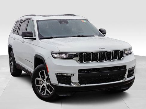 Certified 2024 Jeep Grand Cherokee L Limited w/ Luxury Tech Group II image 2