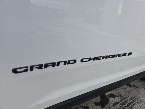 New 2026 Jeep Grand Cherokee Limited image 11