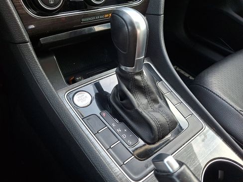 Used 2018 Volkswagen Passat 2.0T SE image 15