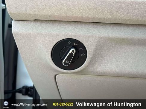 Certified 2023 Volkswagen Jetta SE w/ Panoramic Sunroof Package FWD image 20