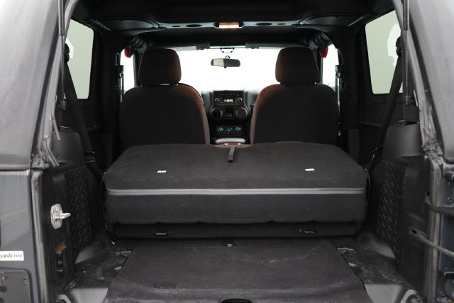 Used 2018 Jeep Wrangler Sport w/ Connectivity Group AWD/4WD image 28