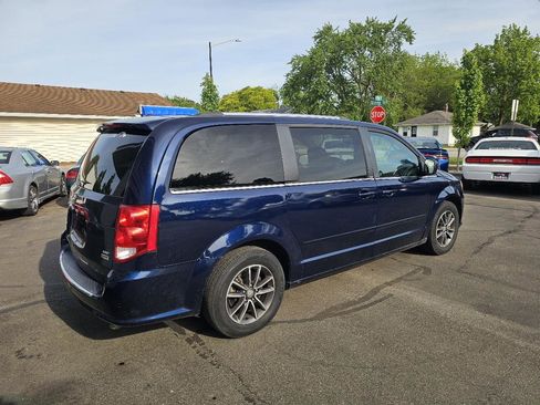 Used 2017 Dodge Grand Caravan SXT FWD image 12