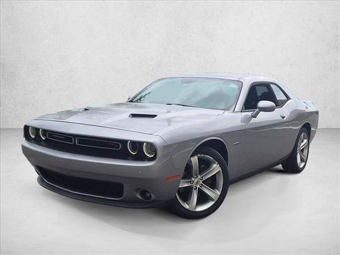 Used 2018 Dodge Challenger R/T RWD image 2
