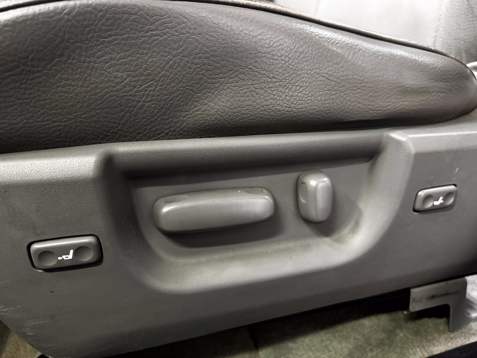 Used 2010 Toyota Sequoia SR5 AWD/4WD image 27
