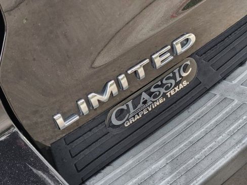 Used 2023 Ford Expedition Limited image 9