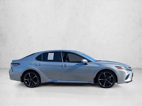 Used 2018 Toyota Camry XSE image 4