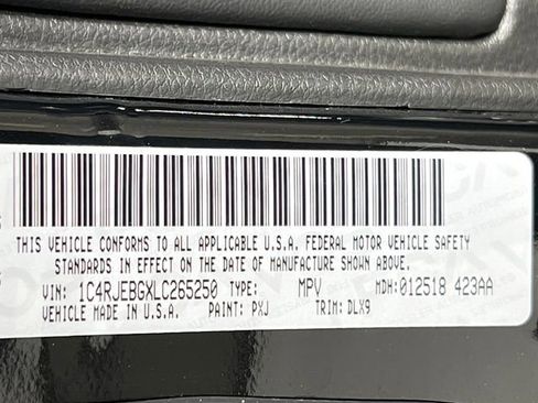 Used 2020 Jeep Grand Cherokee Limited w/ Luxury Group II image 23