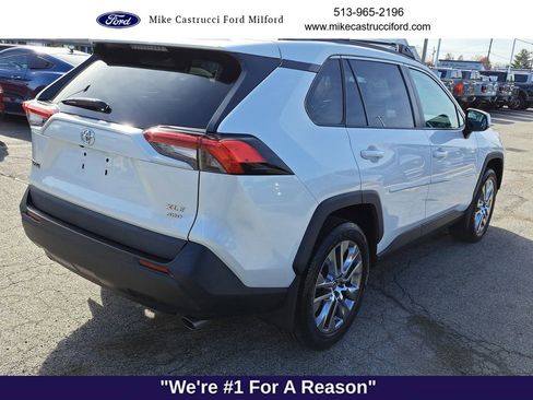 Used 2021 Toyota RAV4 XLE Premium image 5