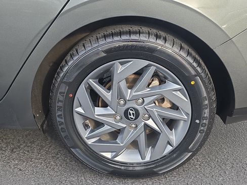 Used 2024 Hyundai Elantra SEL image 13