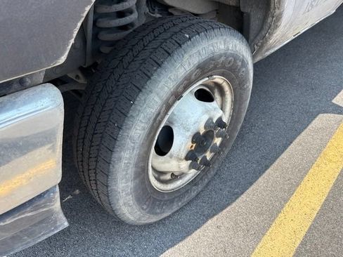 Used 2022 Ford E-450 and Econoline 450 Super Duty RWD image 11