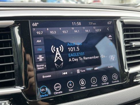 Used 2020 Chrysler Pacifica Touring-L Plus w/ Advanced Safetytec Group FWD image 22