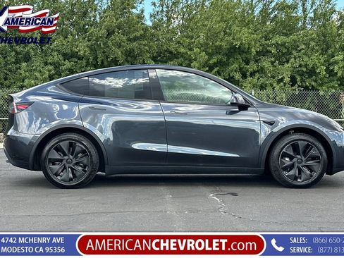 Used 2025 Tesla Model Y Long Range RWD image 3