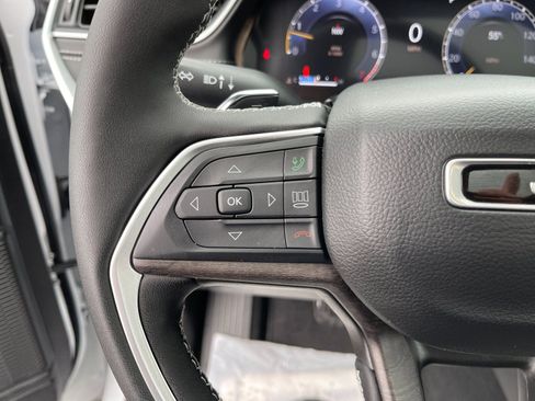 New 2025 Jeep Grand Cherokee L Limited w/ Luxury Tech Group II image 28