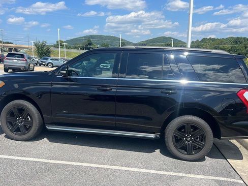 Used 2021 Ford Expedition XLT AWD/4WD image 2