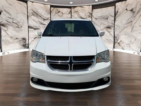 Used 2020 Dodge Grand Caravan SXT FWD image 2